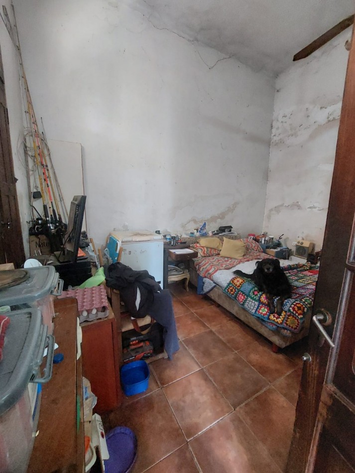 CASA + 2 LOCALES AL FRENTE EN BARRIO SUR