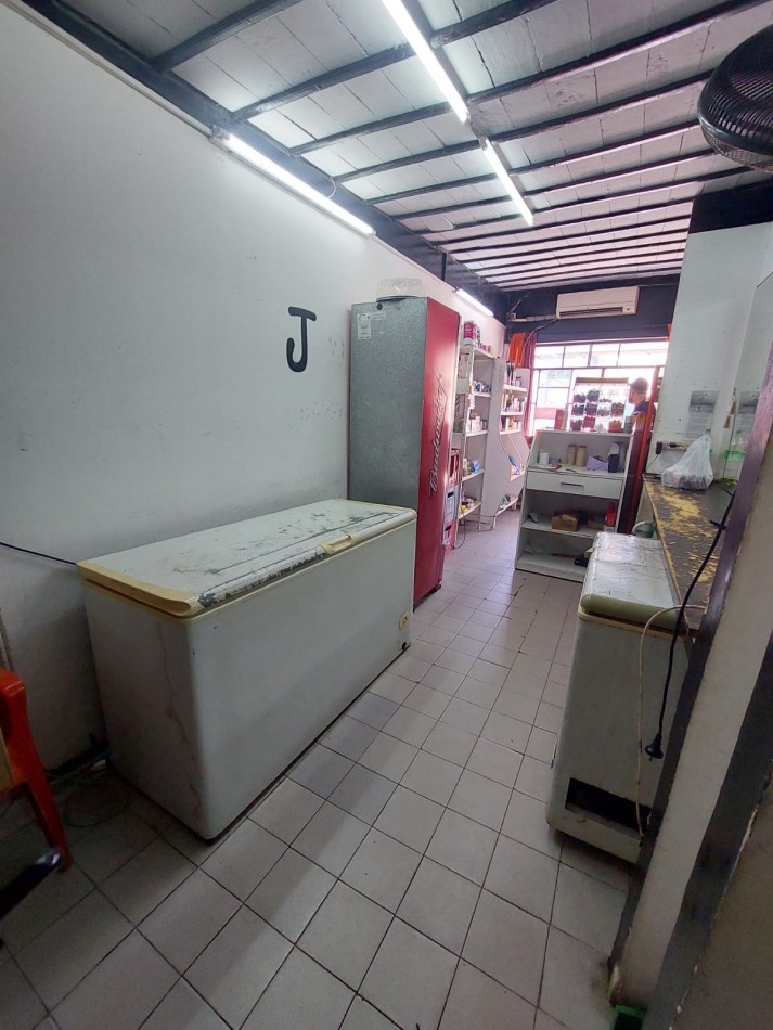 CASA + 2 LOCALES AL FRENTE EN BARRIO SUR