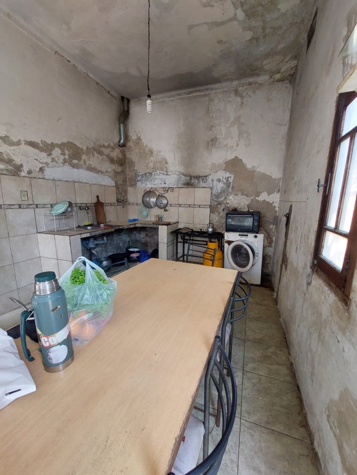 CASA + 2 LOCALES AL FRENTE EN BARRIO SUR