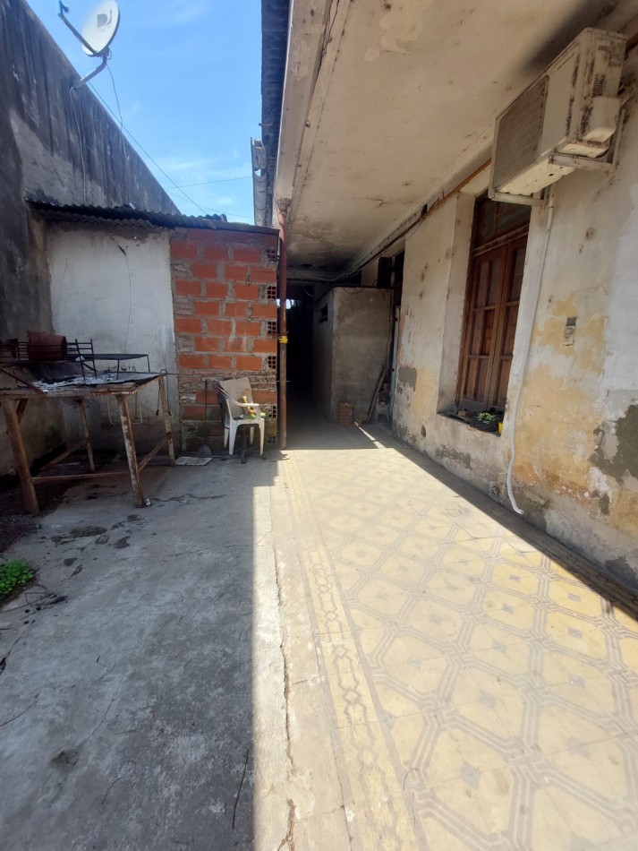 CASA + 2 LOCALES AL FRENTE EN BARRIO SUR