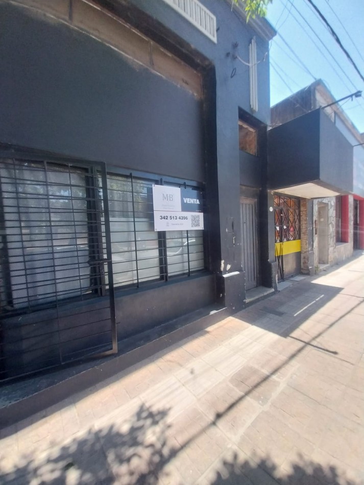 CASA + 2 LOCALES AL FRENTE EN BARRIO SUR