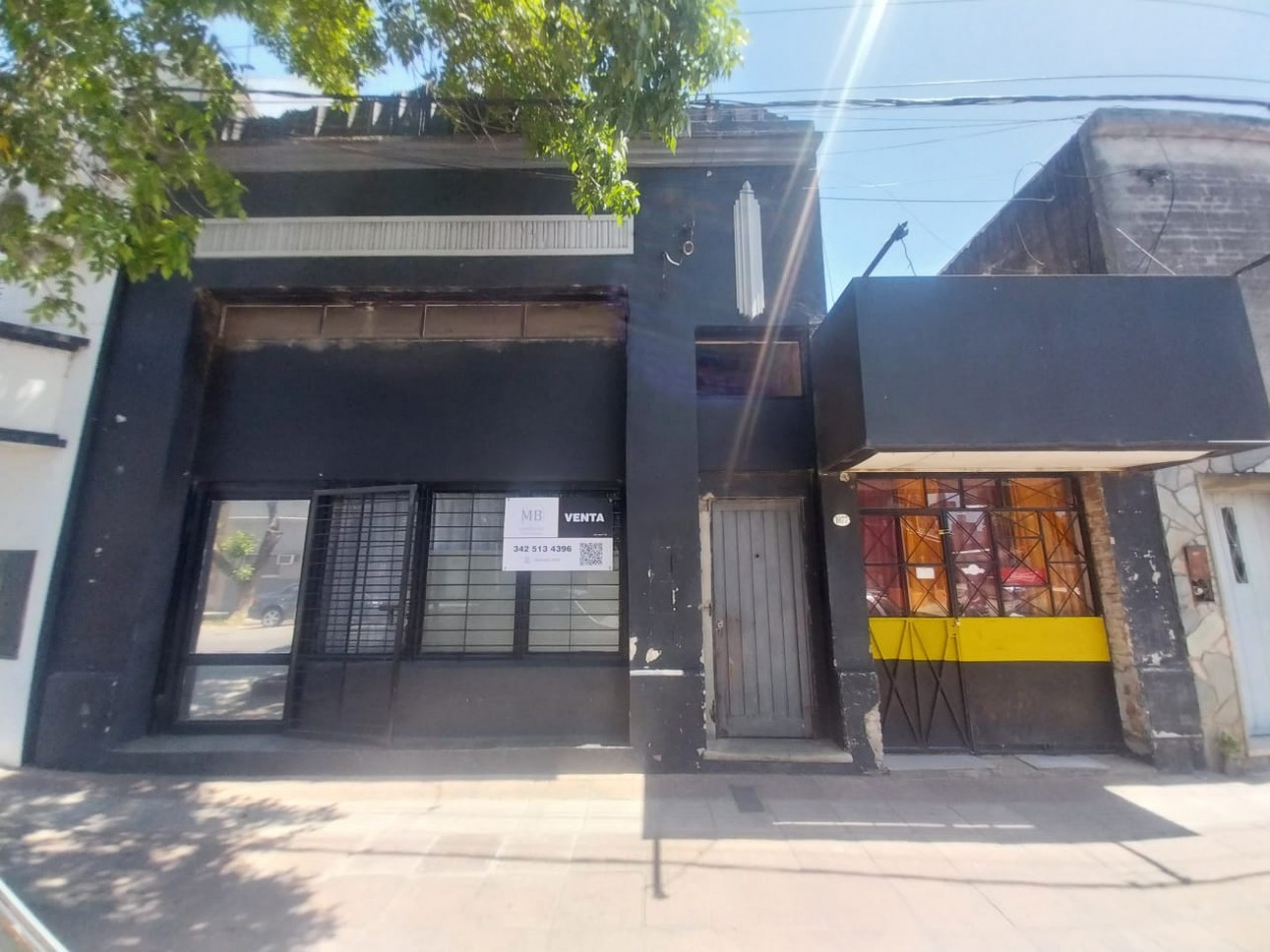 CASA + 2 LOCALES AL FRENTE EN BARRIO SUR