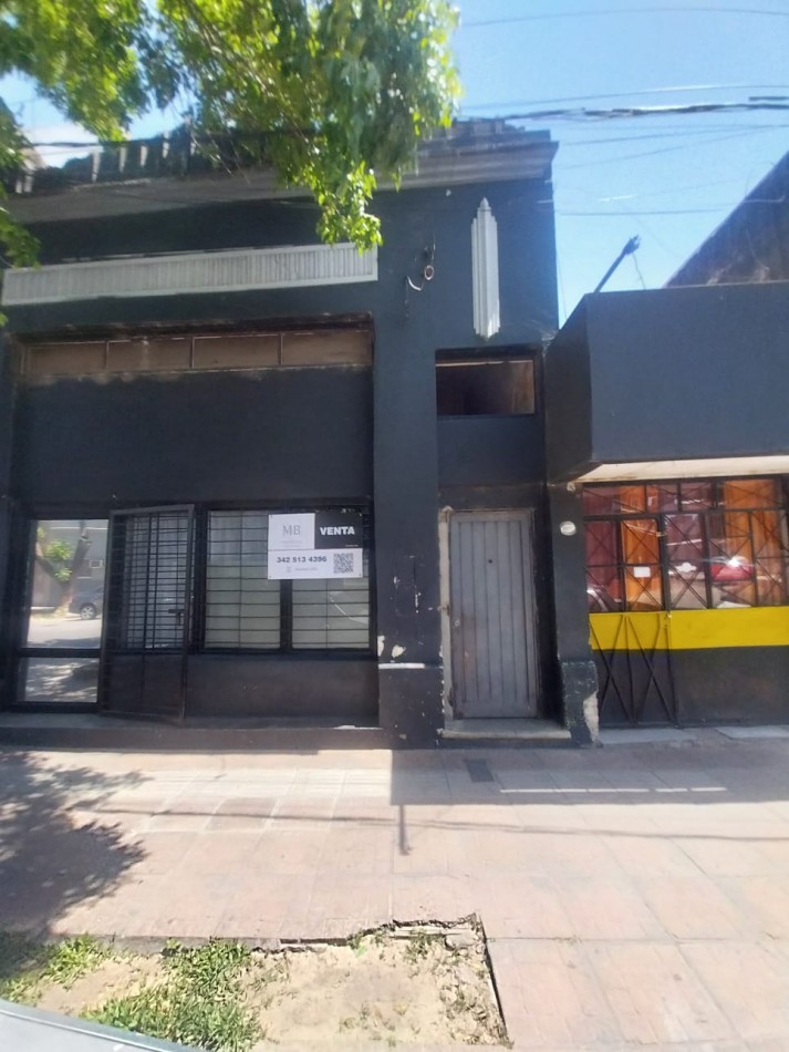 CASA + 2 LOCALES AL FRENTE EN BARRIO SUR