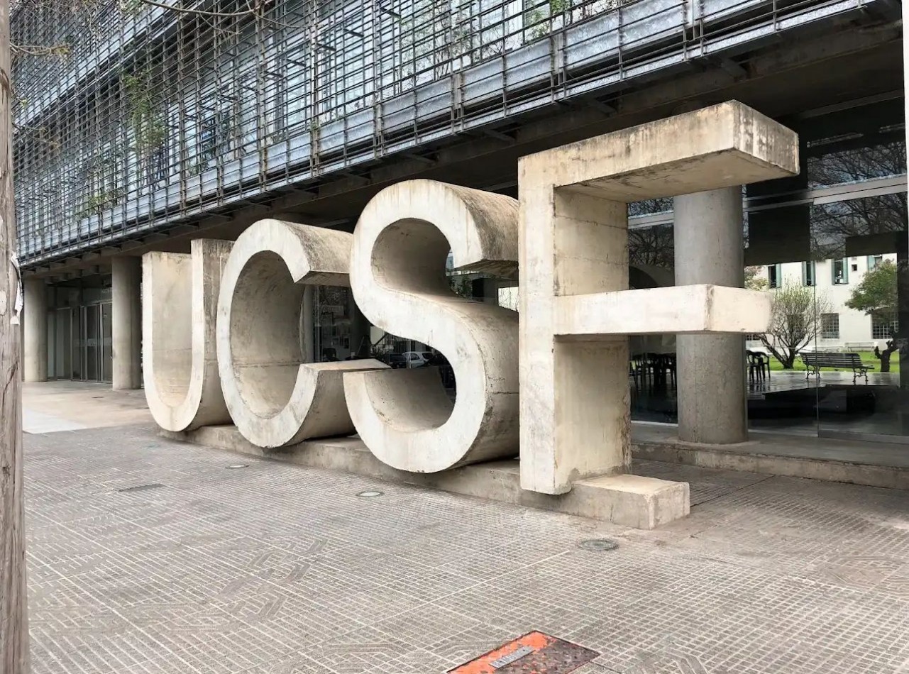 Cocheras frente a la universidad Catolica - Echague 7200