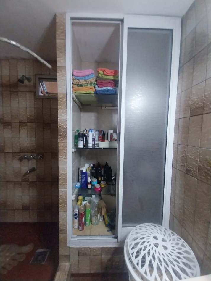 CASA AL FRENTE EN BARRIO SARGENTO CABRAL