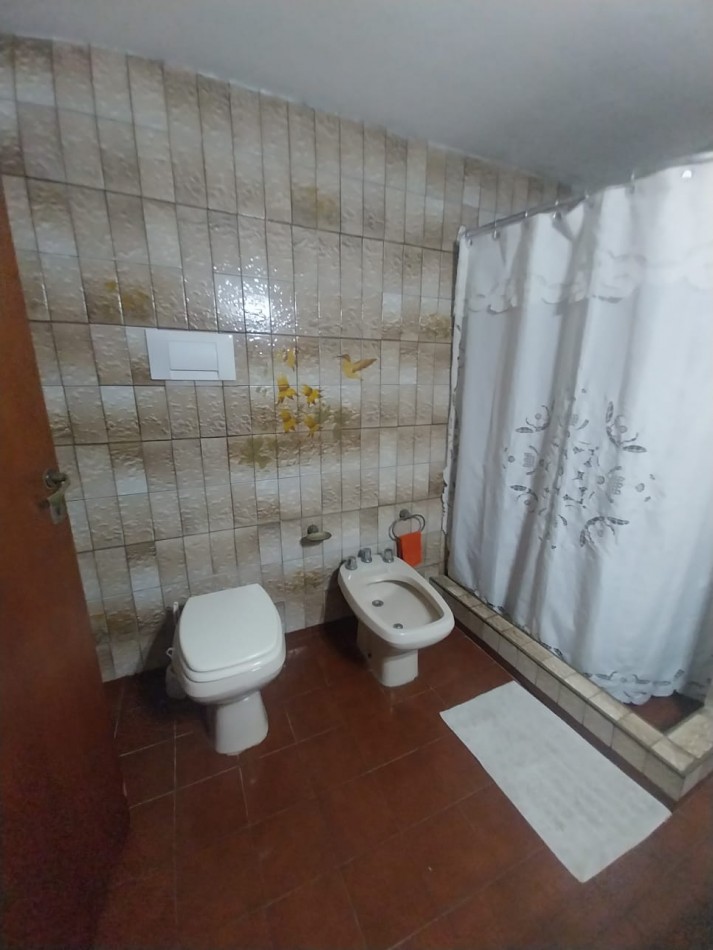 CASA AL FRENTE EN BARRIO SARGENTO CABRAL