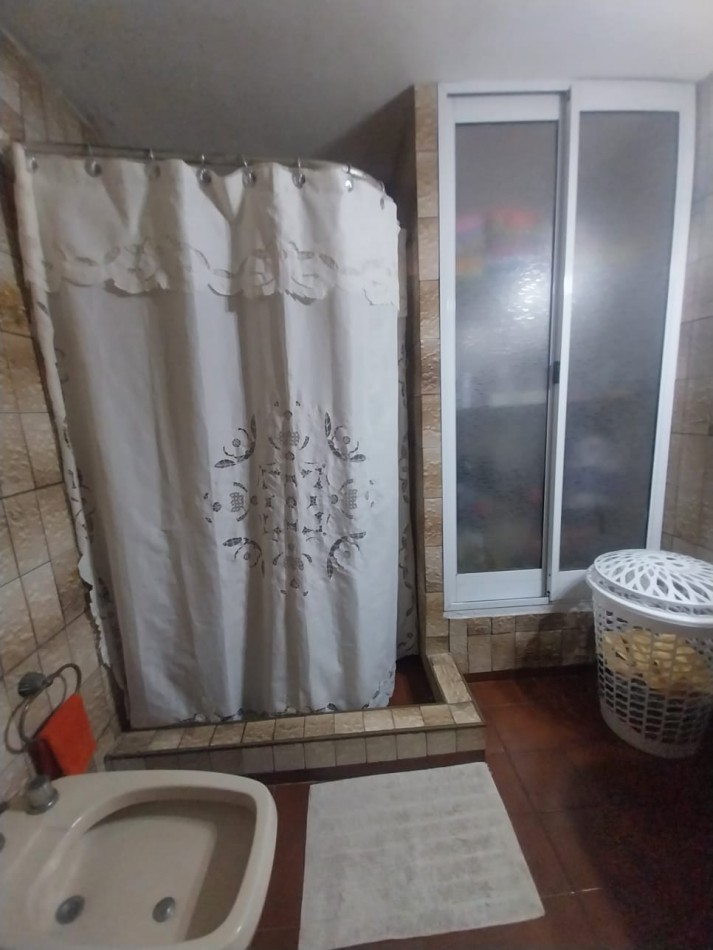 CASA AL FRENTE EN BARRIO SARGENTO CABRAL