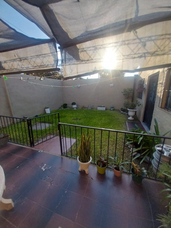 CASA AL FRENTE EN BARRIO SARGENTO CABRAL