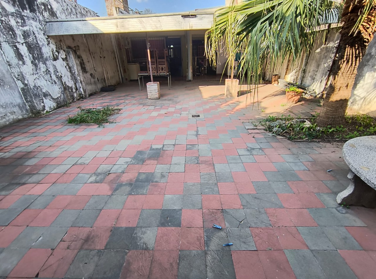 VENTA DE CASA AL FRENTE EN ZONA SUR