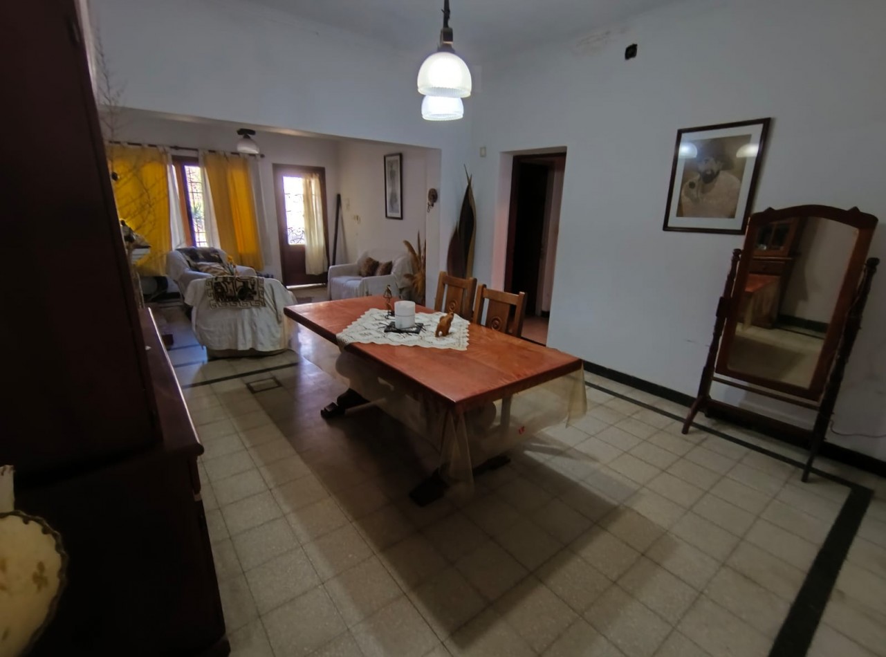 VENTA DE CASA AL FRENTE EN ZONA SUR