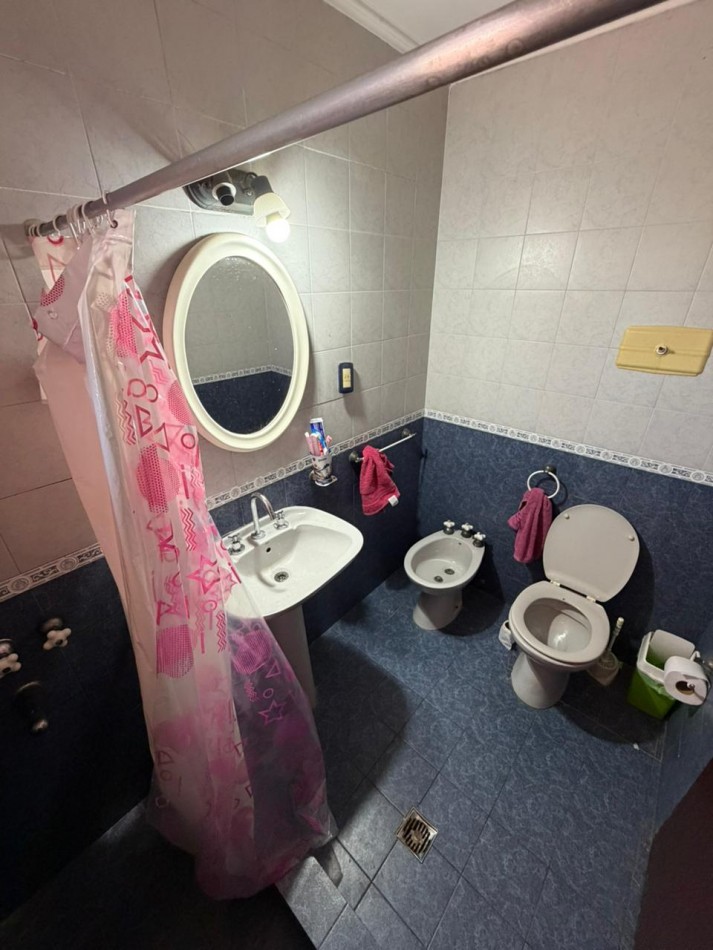 CASA DE 5 DORMITORIOS Y 3 BAÑOS