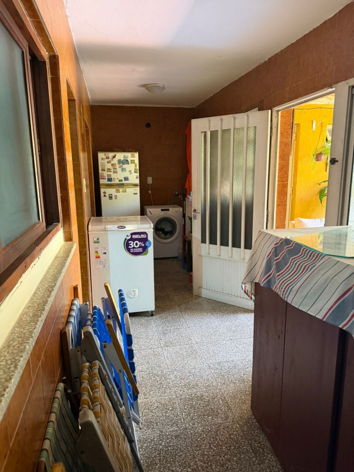 CASA DE 5 DORMITORIOS Y 3 BAÑOS