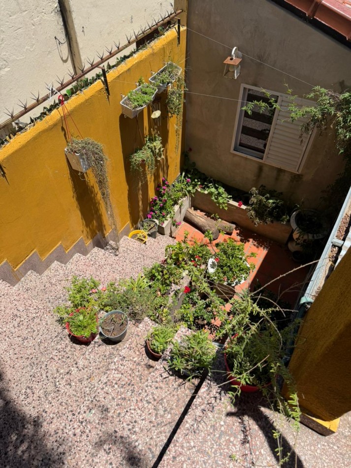 CASA DE 5 DORMITORIOS Y 3 BAÑOS