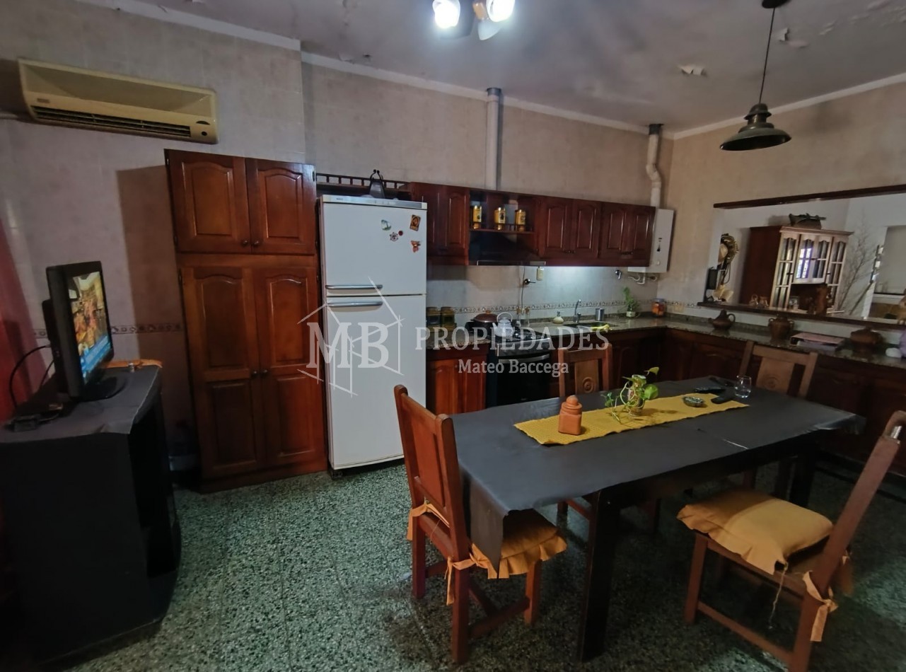 VENTA DE CASA AL FRENTE EN ZONA SUR