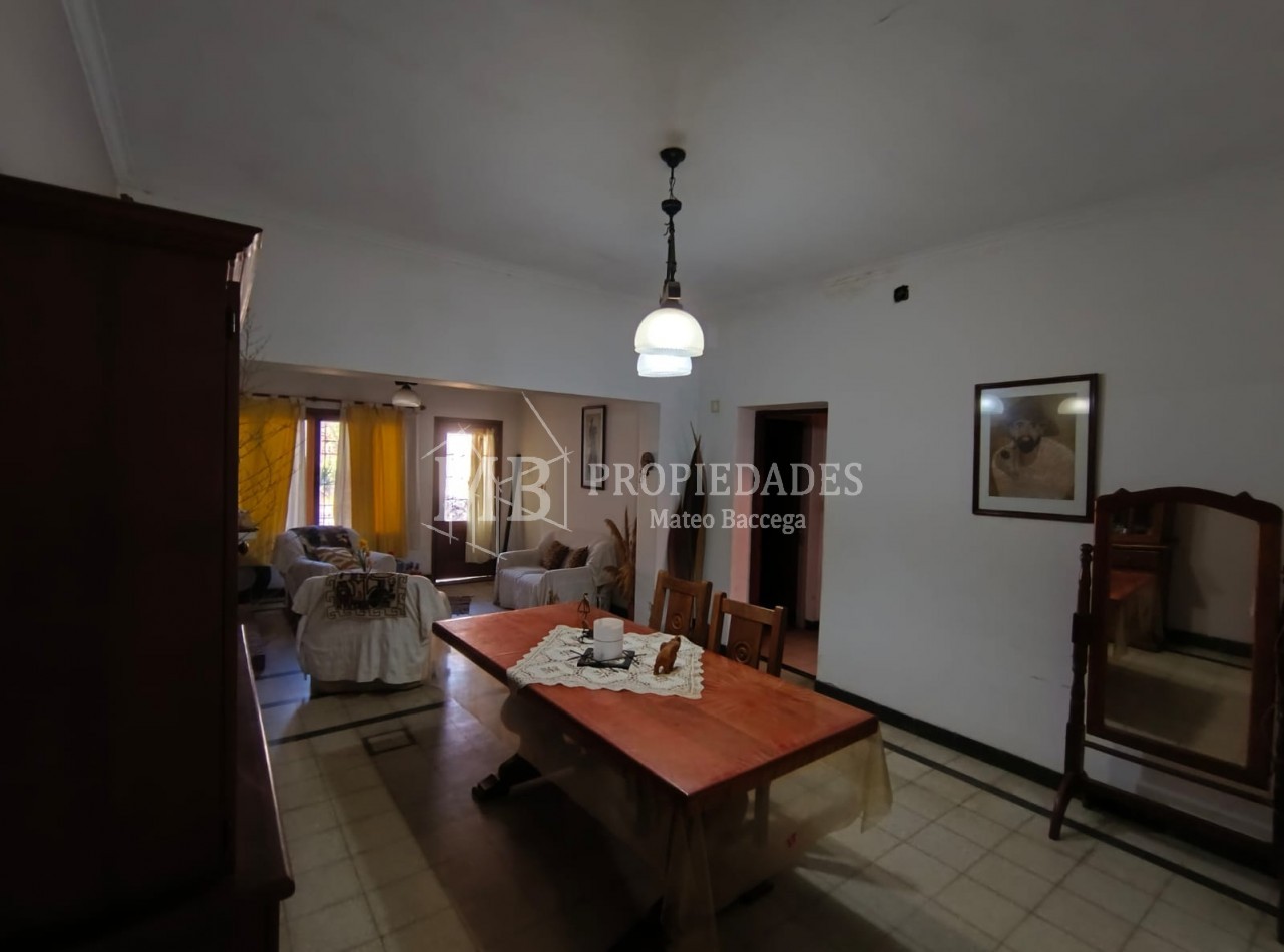 VENTA DE CASA AL FRENTE EN ZONA SUR