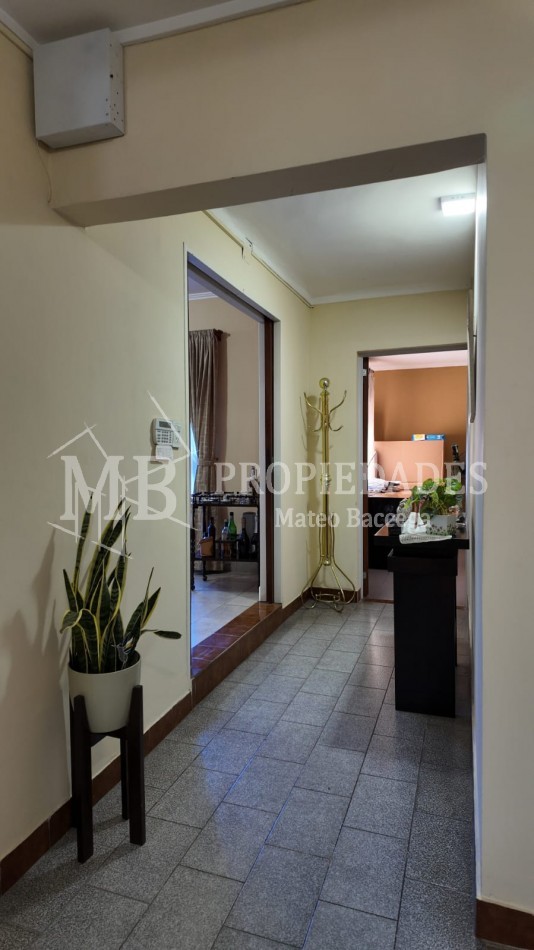 CASA AL FRENTE EN BARRIO SARGENTO CABRAL