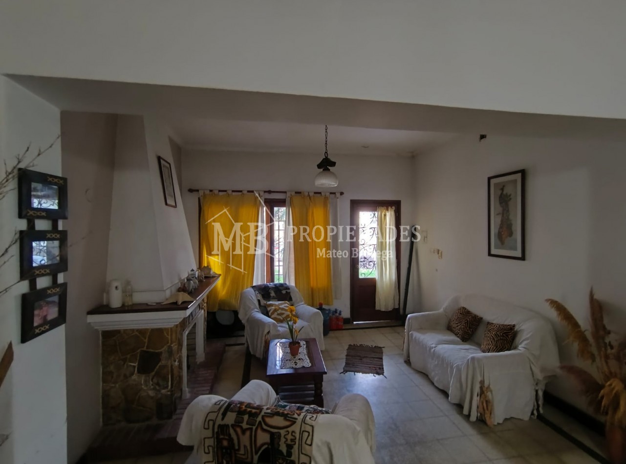VENTA DE CASA AL FRENTE EN ZONA SUR