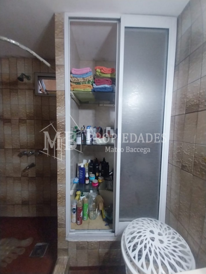 CASA AL FRENTE EN BARRIO SARGENTO CABRAL