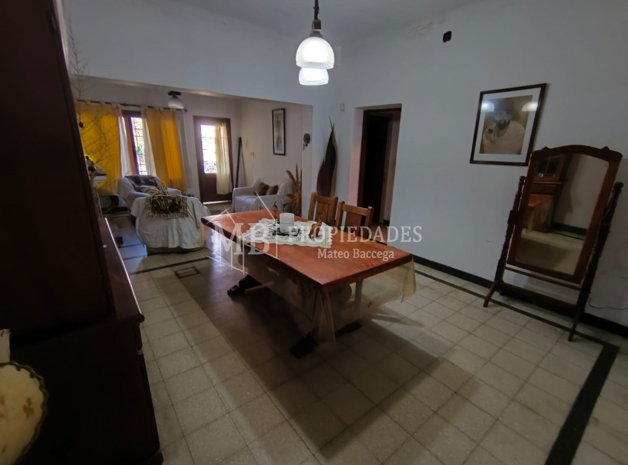VENTA DE CASA AL FRENTE EN ZONA SUR