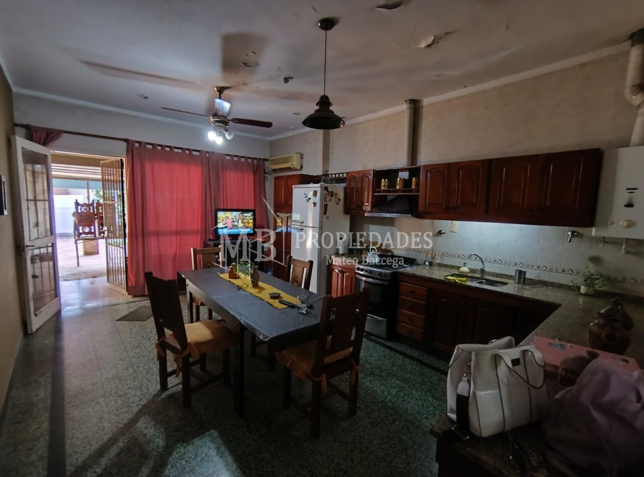 VENTA DE CASA AL FRENTE EN ZONA SUR