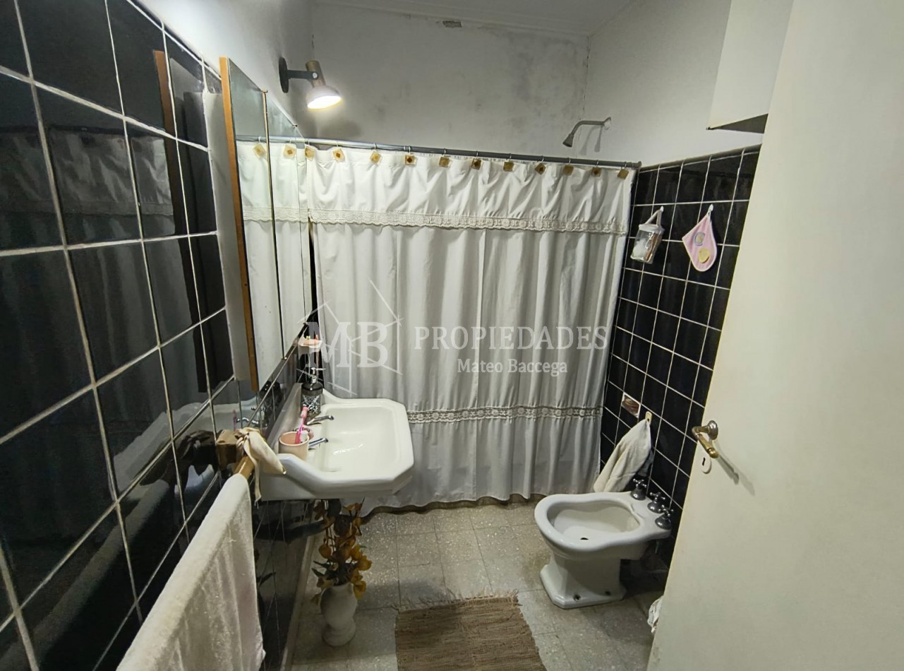 VENTA DE CASA AL FRENTE EN ZONA SUR