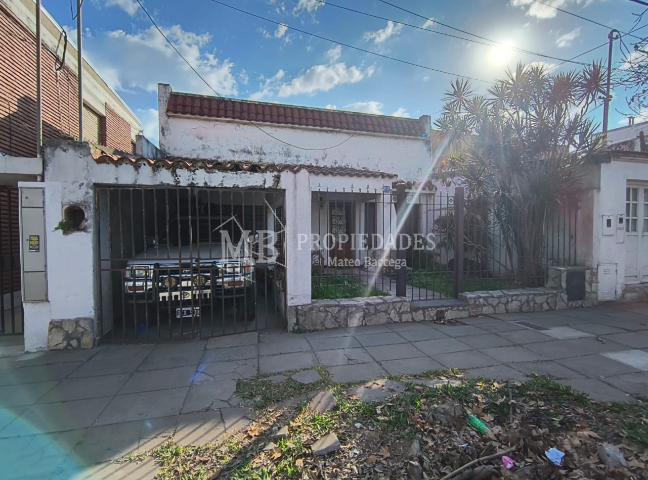 VENTA DE CASA AL FRENTE EN ZONA SUR