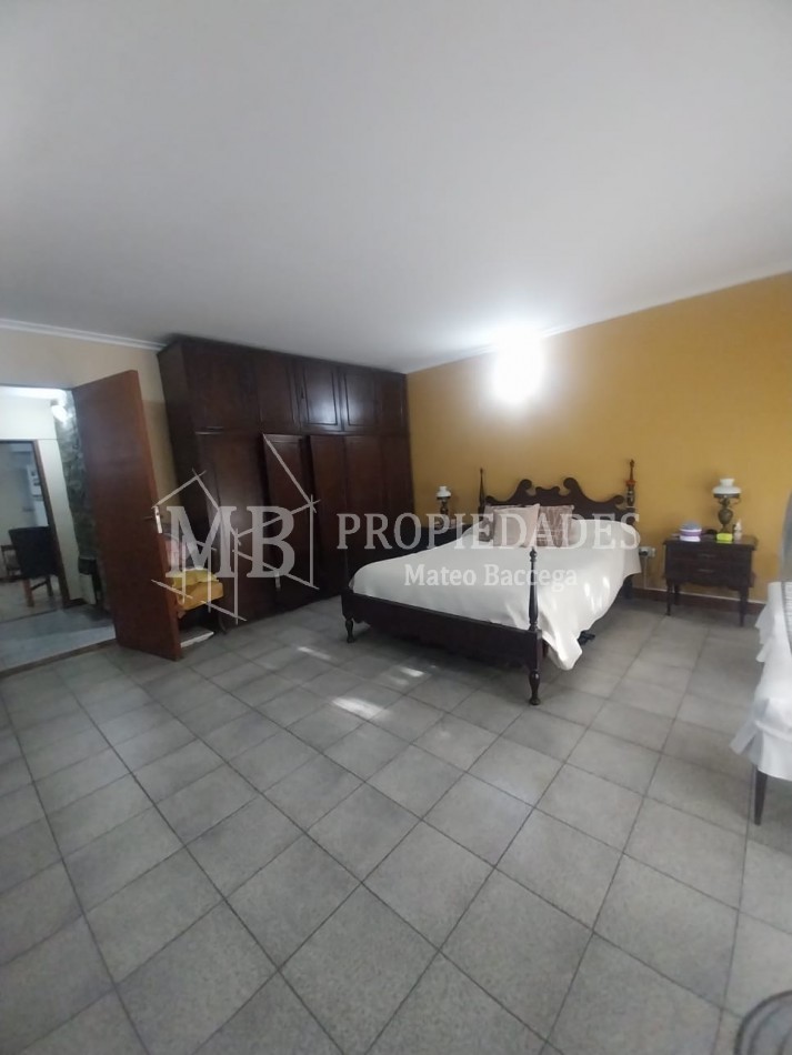 CASA AL FRENTE EN BARRIO SARGENTO CABRAL