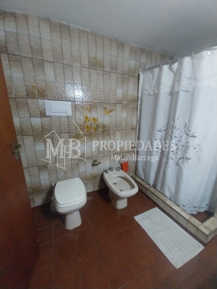 CASA AL FRENTE EN BARRIO SARGENTO CABRAL