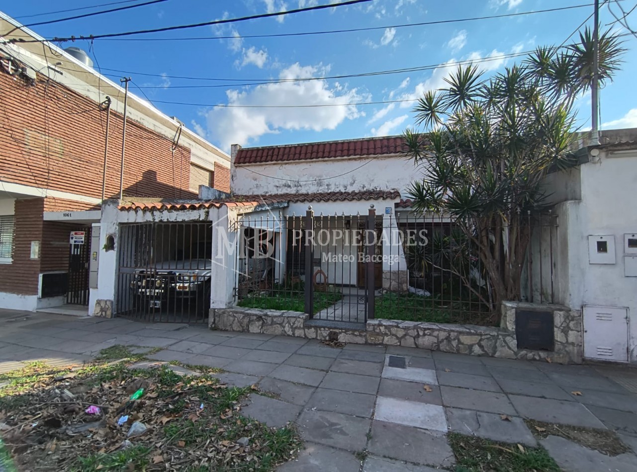 VENTA DE CASA AL FRENTE EN ZONA SUR
