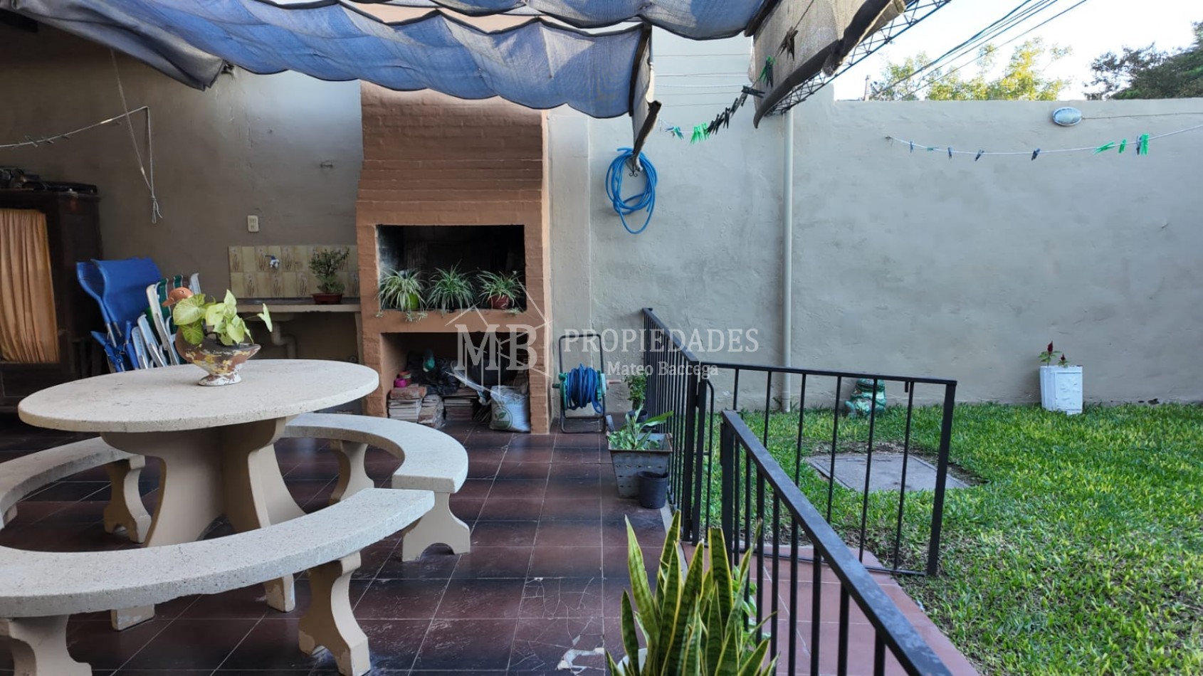 CASA AL FRENTE EN BARRIO SARGENTO CABRAL