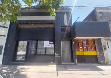 CASA + 2 LOCALES AL FRENTE EN BARRIO SUR