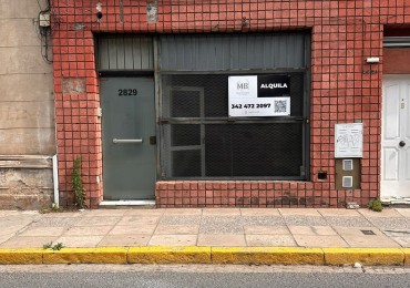 Local comercial al frente en calle La Rioja 2800