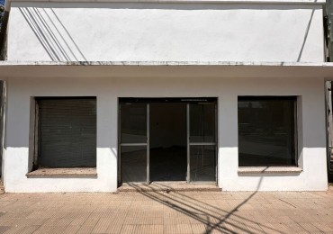 Local comercial sobre calle Regis Martinez al 3600